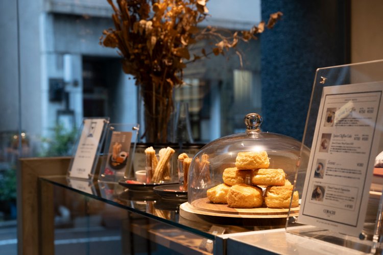 スコーンやチュロスもチャイとよく合う。