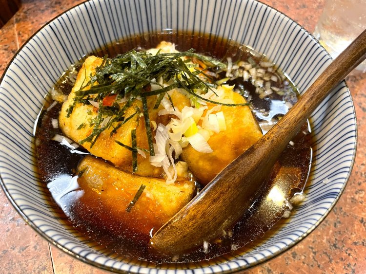 揚げ出し豆腐500円はふんわ～り温かみのある味わい。