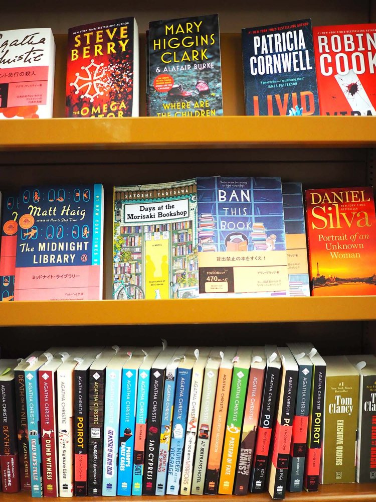 洋書コーナーも充実。