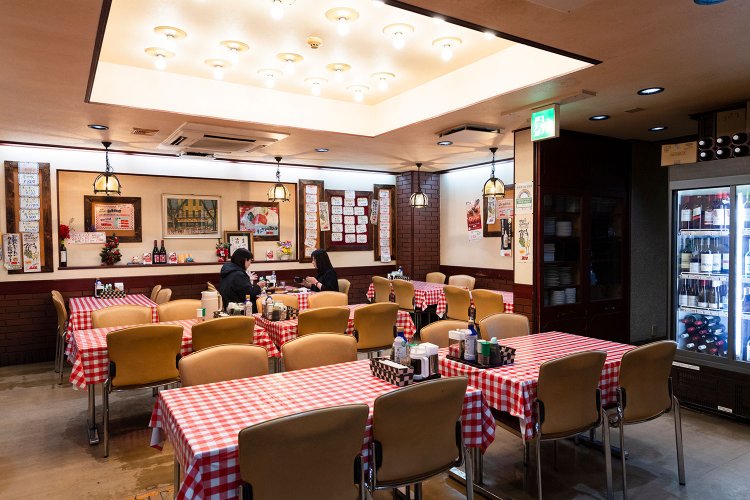 クラシカルな店内。