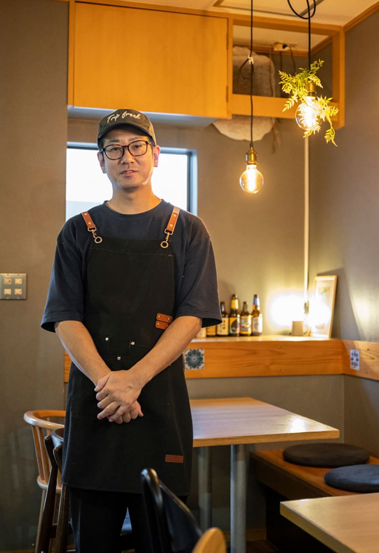 店主の中島さん。「潮の香りがするこの街が好きです」。