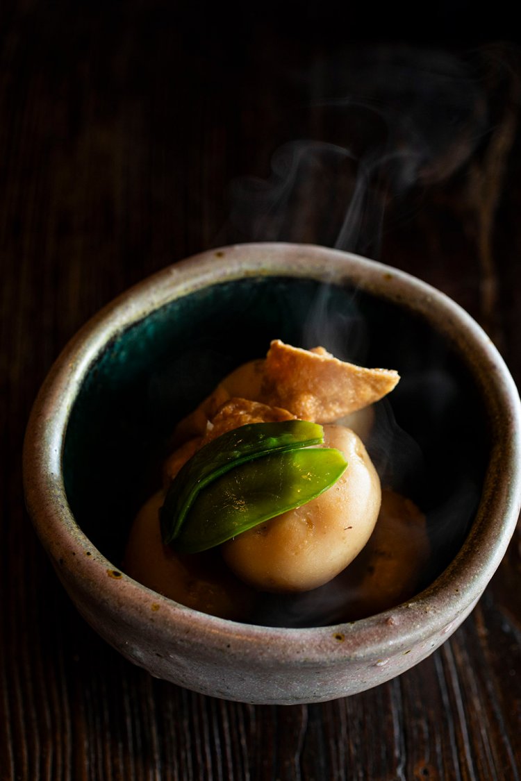 新じゃがとあげさんの煮物750円。