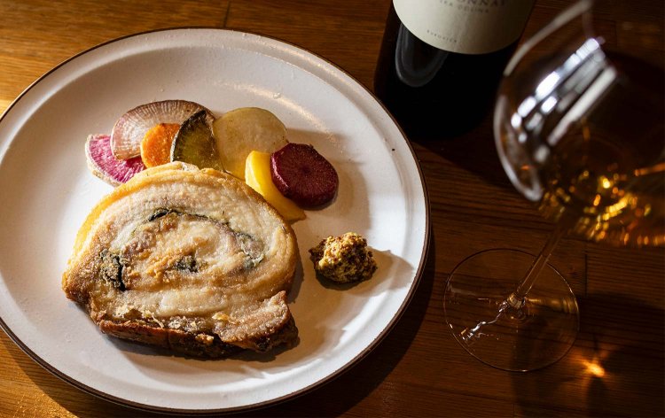 豚バラ肉のポルケッタ2200円。