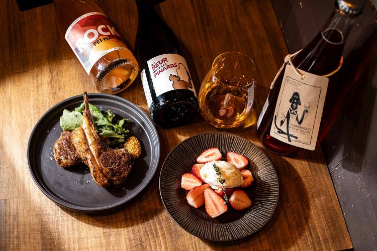 グリルとワイン COCCIO 831（グリルとワイン コッチョ はちさんいち）