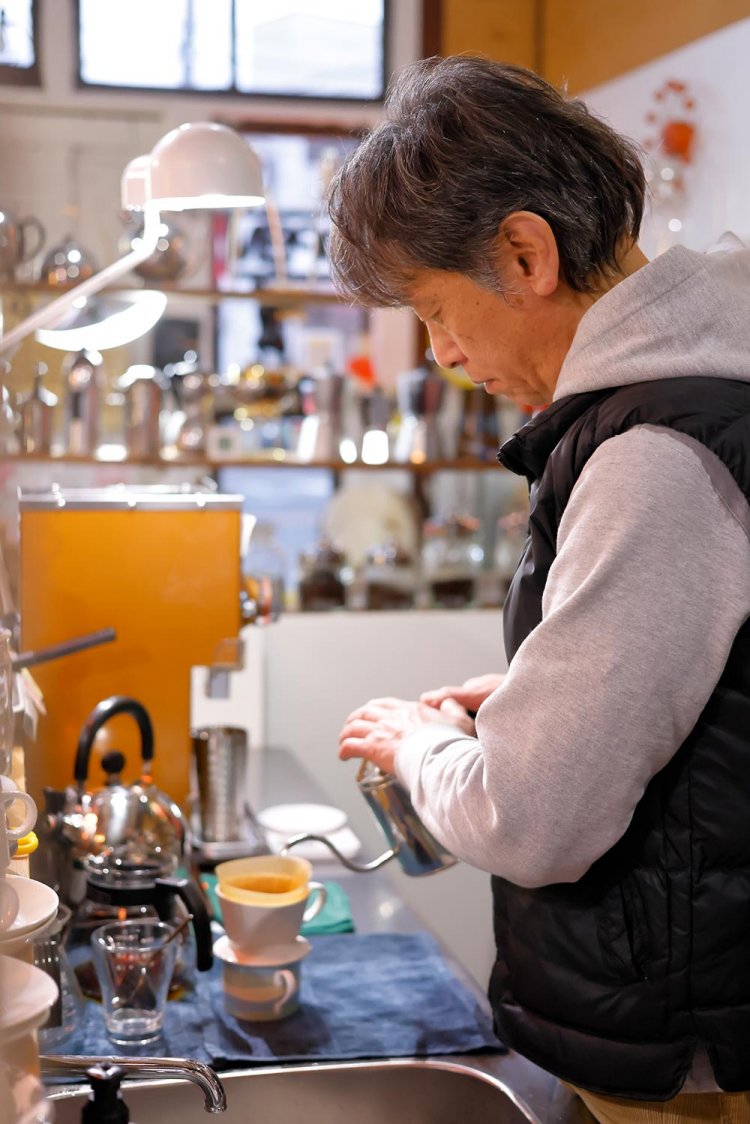 ドリップするマスター。