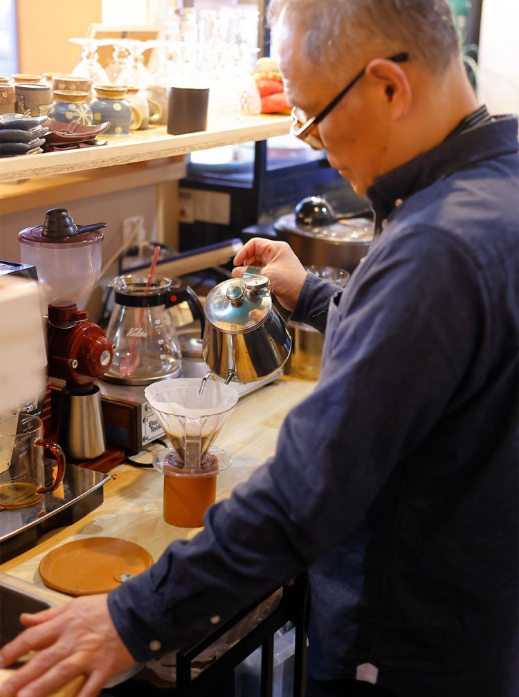 ハンドドリップで抽出。