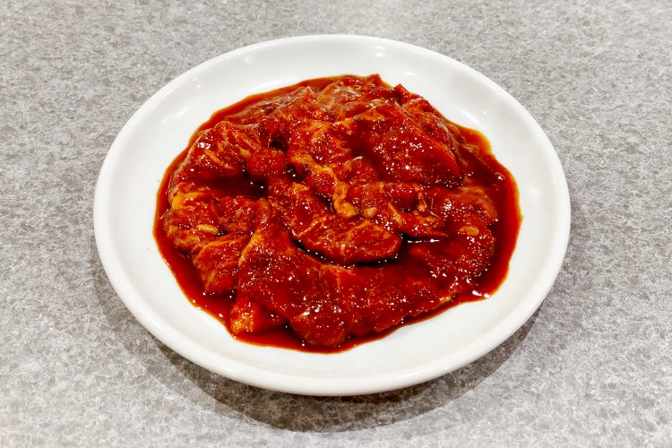 自家製のタレをたっぷり揉み込んだハラミ。ニンニクが効いた甘辛いタレに食欲を刺激される。