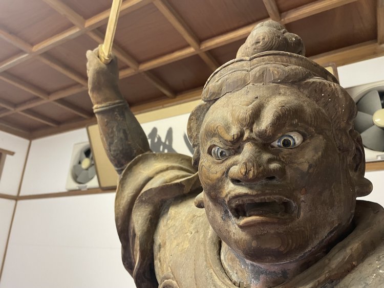 目に輝きが宿ることで命が吹き込まれるよう。