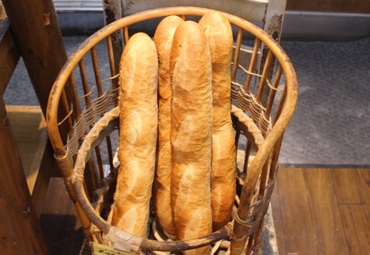 バゲット260円。しっかりしたクラストが香ばしくてたまらない。