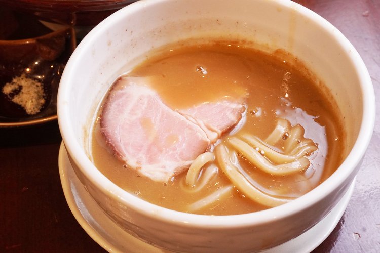 麺は熱盛もできるが、弾力を楽しめる冷がオススメだ。