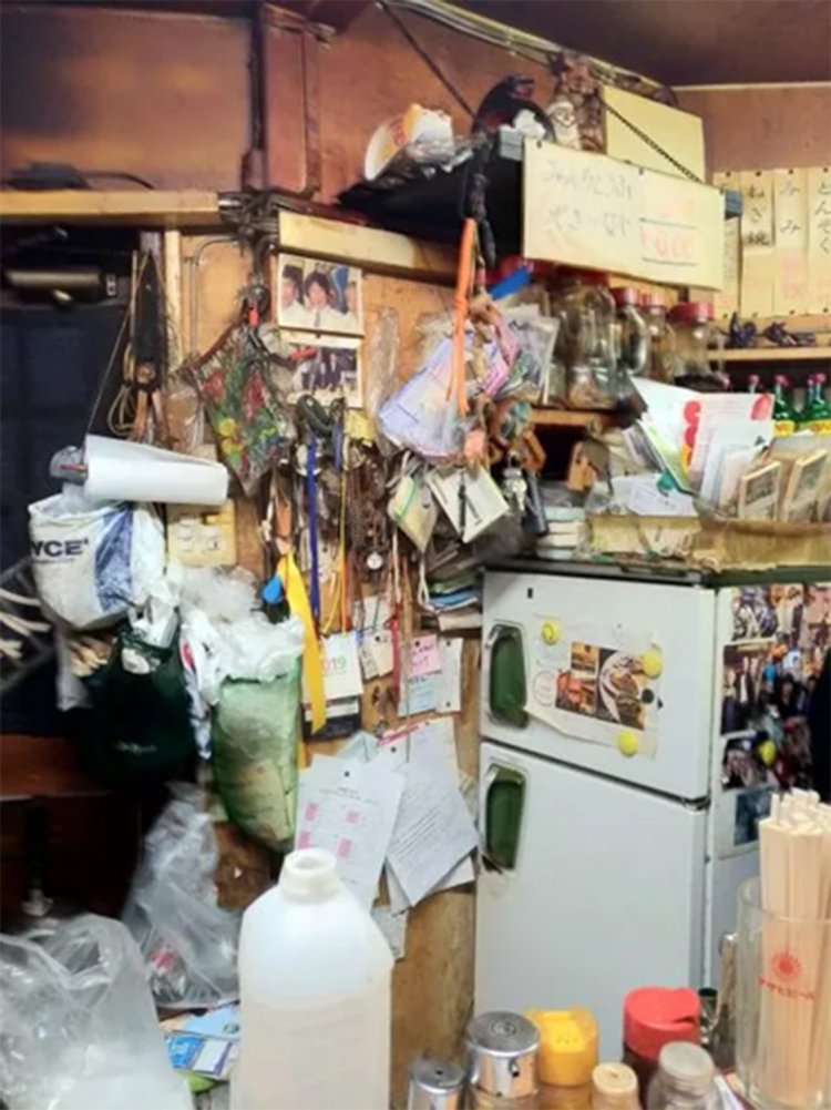 さまざまなモノで埋め尽くされた店内。