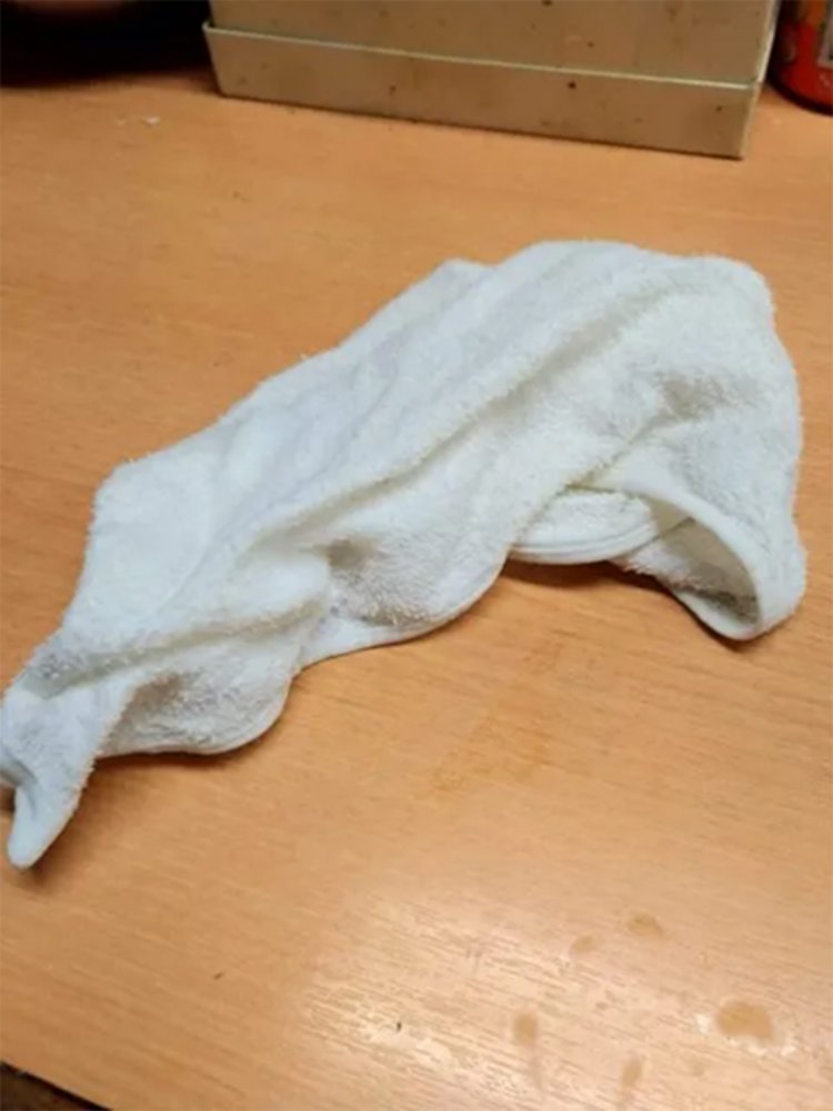 無造作に置かれたおしぼり。