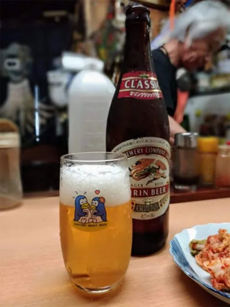 なつかしの「パピプペンギンズ」のグラスで一杯。