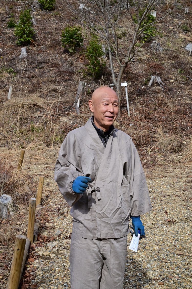 住職の尾池文章さん。「花々をとおして京北地域の魅力にふれてほしいです」。