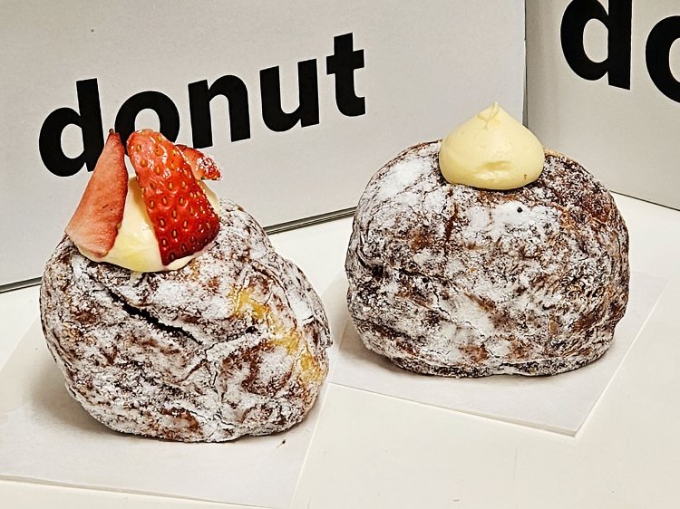 いちごクリーム（季節限定）529円、カスタード486円。