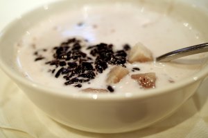 台湾黒餅米とタロ芋のココナッツミルク
