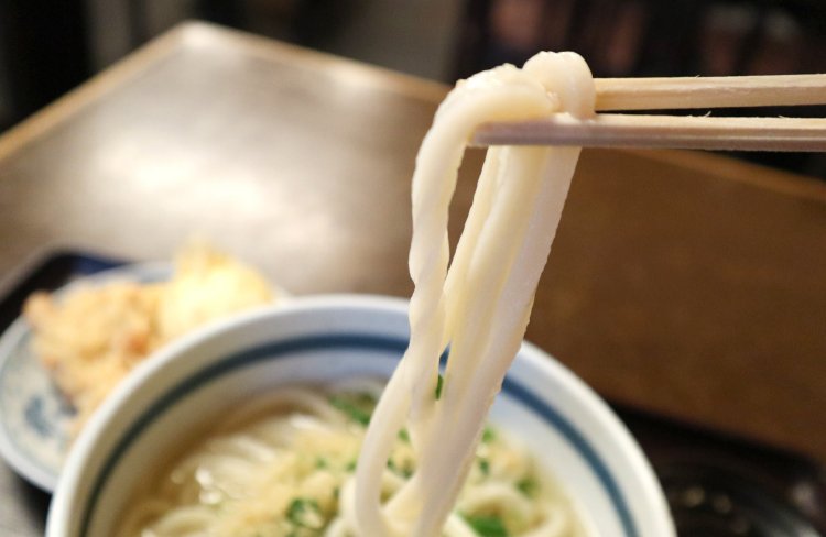 天かすと青ネギをのせて、いざ実食！