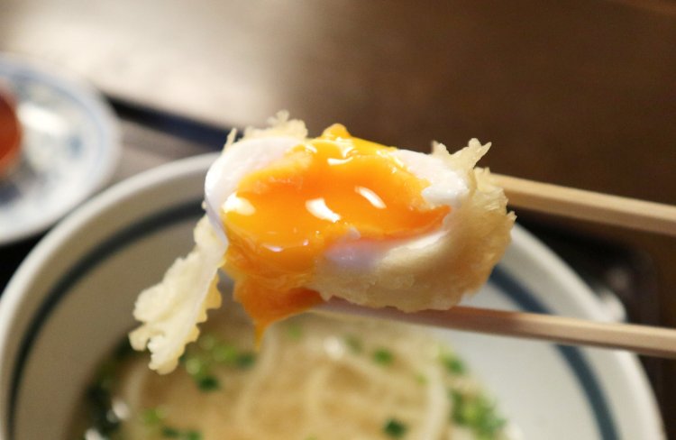 早瀬さんもおすすめの、半熟加減がたまらない玉子天。