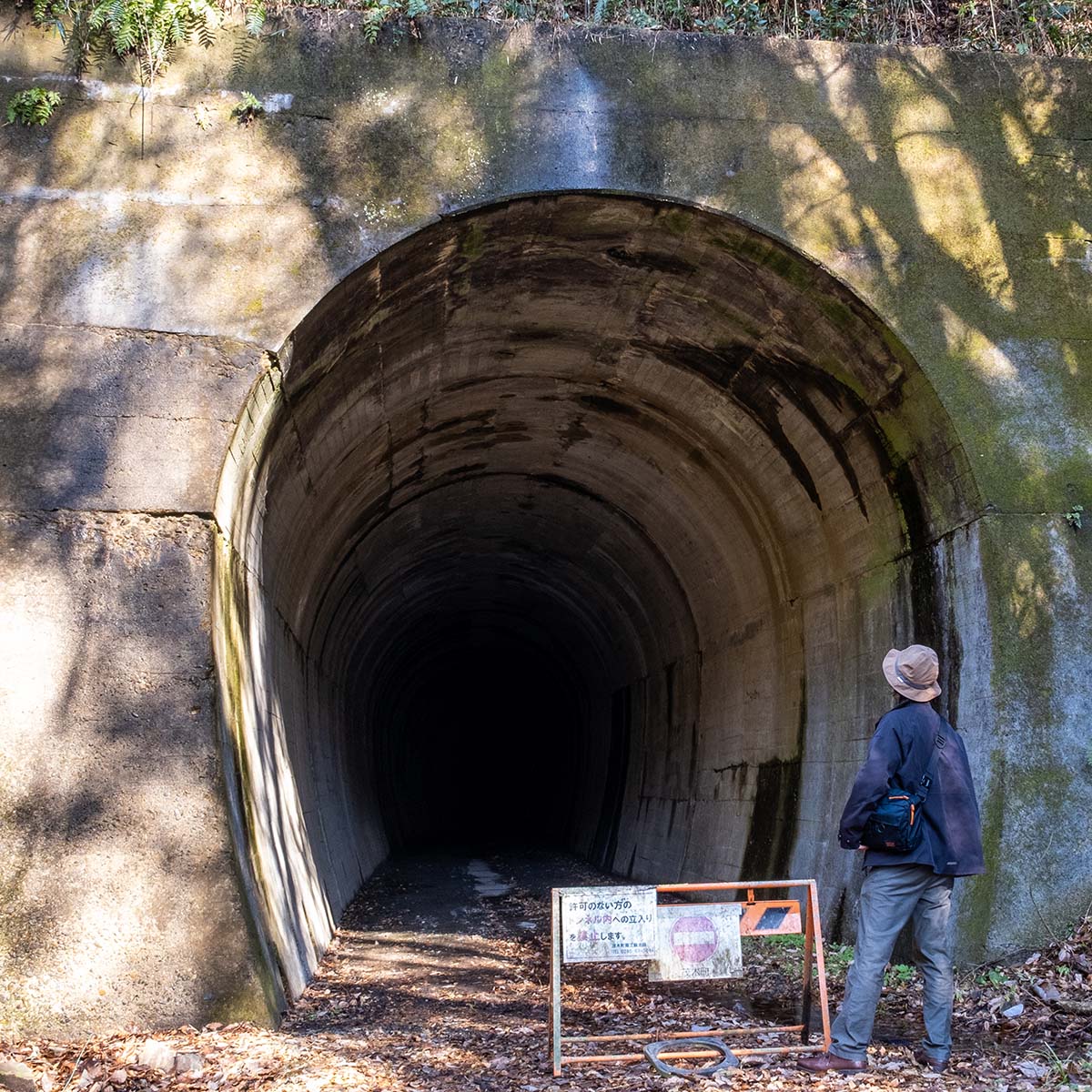 大峯山トンネル内は通行不可で迂回路がある。