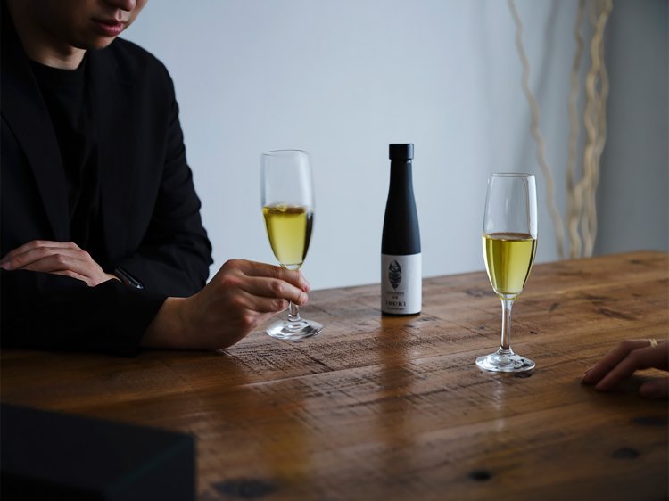 「そうはいっても飲料である以上、おいしいと感じてもらえるかがすべて。この価格を払う価値があると思っていただけるものをつくるために、日々精進しています」。