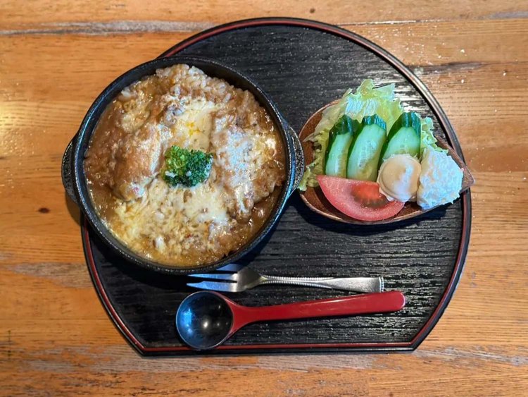 骨付きチキンカレー。