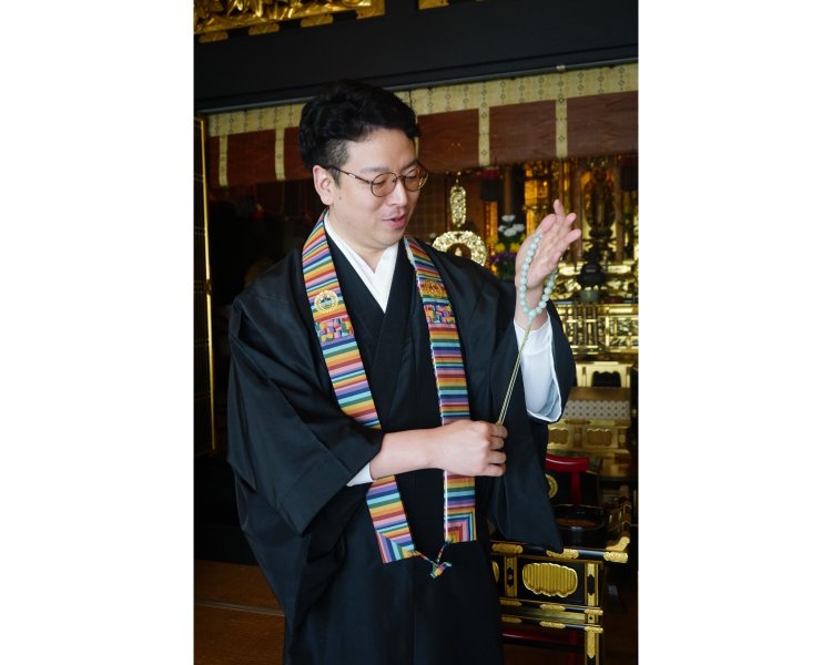 「先輩のお坊さんから『やっぱりお父さんに似てるね』とよく言われます。教えを強制されたことはなかったのですが、父が見ていた世界の中で育っていたんだなと感じます」と顕真さん。