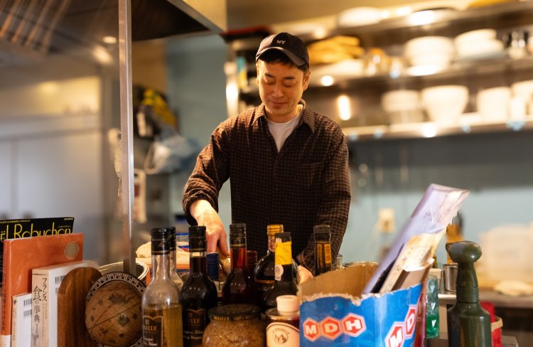 ディナーでは、シェフのつくる本格的な創作ビストロ料理を居酒屋なみのリーズナブルさで味わえる。ワインの他、ビールやハイボールもあり気軽に訪れられそうだ。