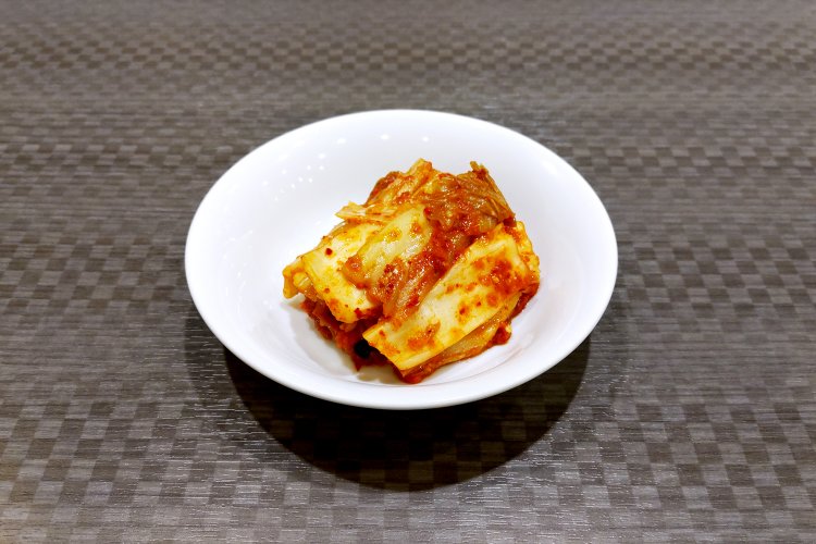 自家製の白菜キムチは酸味控えめ。平日のランチはキムチのおかわり自由というのがうれしい。