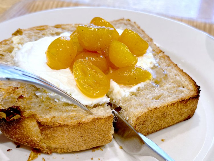 キラッキラのキンカンは甘くほろ苦く、ほのかにスパイスが鼻に抜ける。