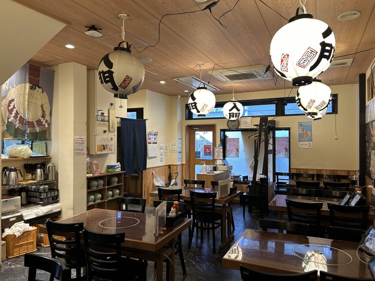 テーブル席は30席ある。