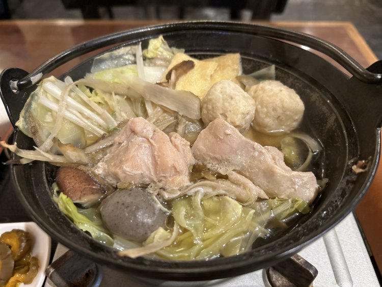 ちゃんこ鍋は野菜たっぷりでヘルシーな料理だ。