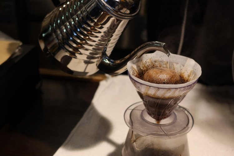 焙煎してすぐの新鮮なコーヒー豆は、泡がぶくぶくと出る。