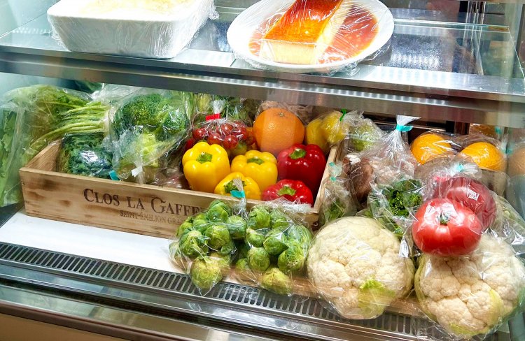 キッチン近くに保管されている野菜の数々。次来た時はどんな野菜をいただけるだろうか……？