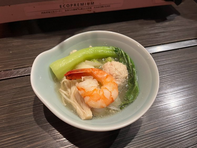 色鮮やかな具材が使われたちゃんこ鍋。