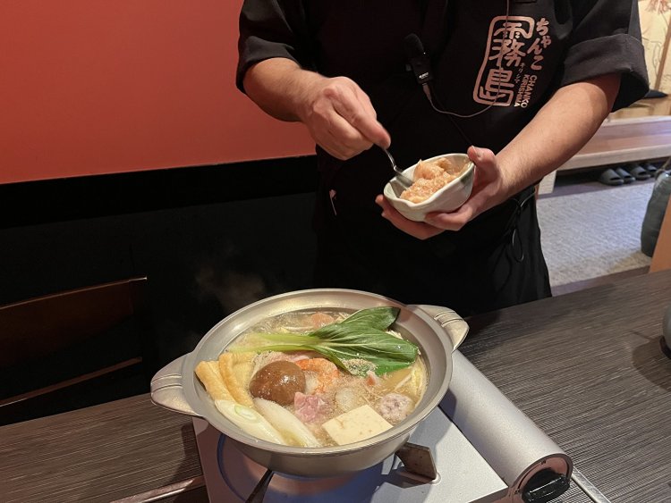 陸奥部屋直通ちゃんこ鍋、霧島味3520円。