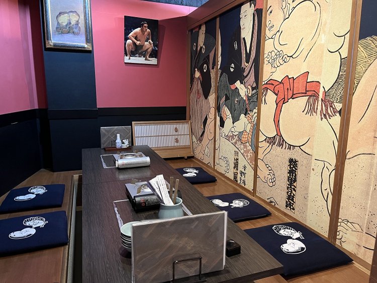 相撲色に染まった店内。