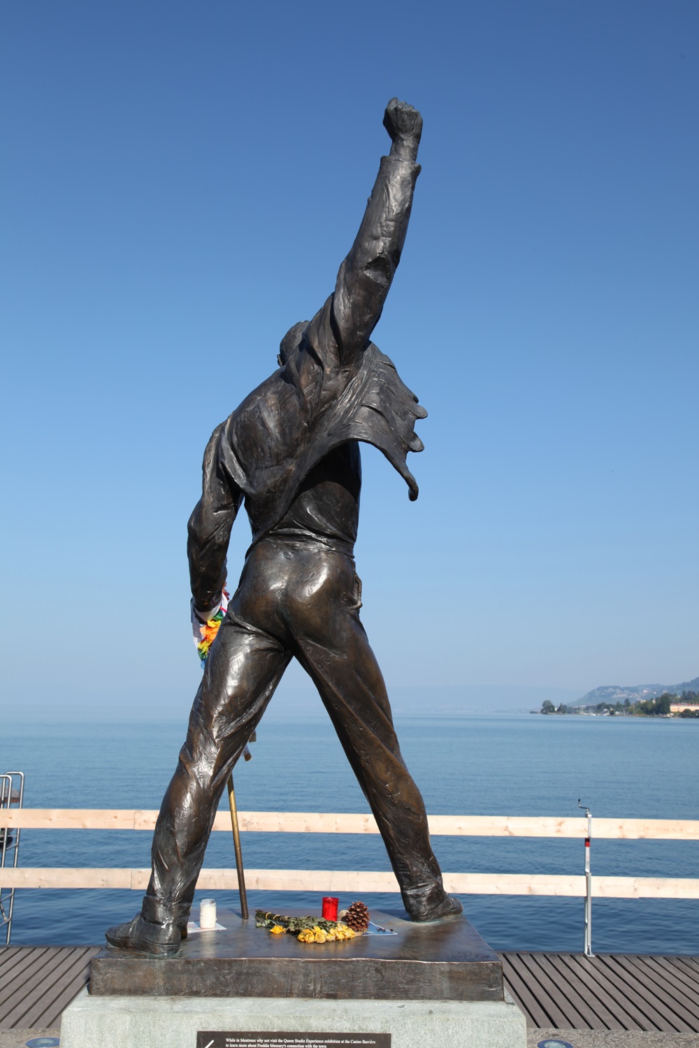 レマン湖畔に立つフレディ・マーキュリーの像。