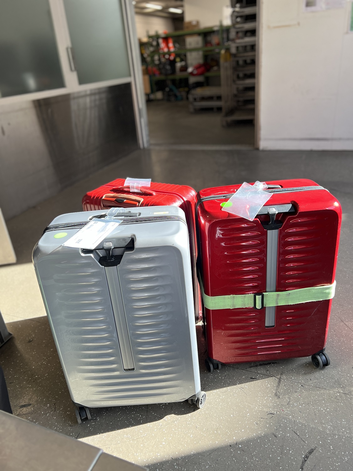 重いスーツケースは送って、身軽に旅を！