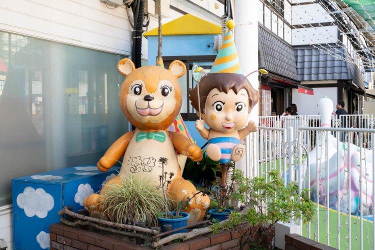 花やしきのマスコットだった、Beeちゃんと、クマのミゲルくん。