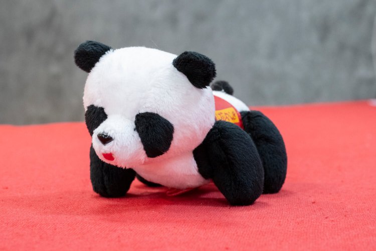 パンダカーぬいぐるみ1650円。