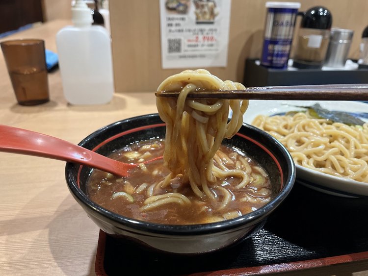 モチモチな太麺。