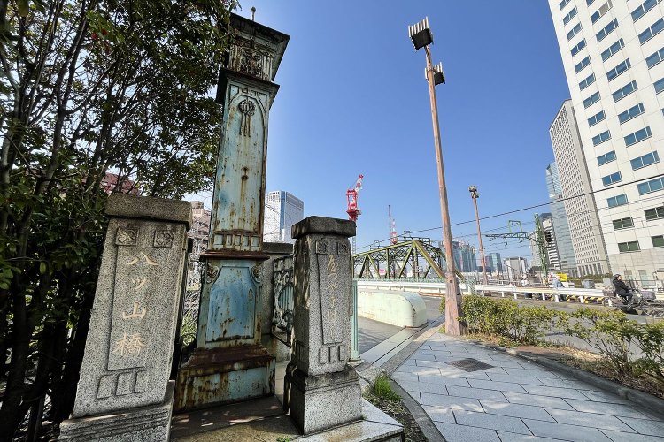 保存されている古い親柱。