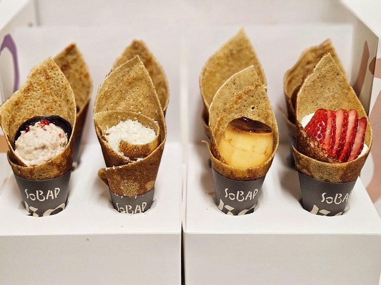 左から、ローストオニオンツナ480円、パルミジャーノバター360円、プリン480円、季節のフルーツ490円。