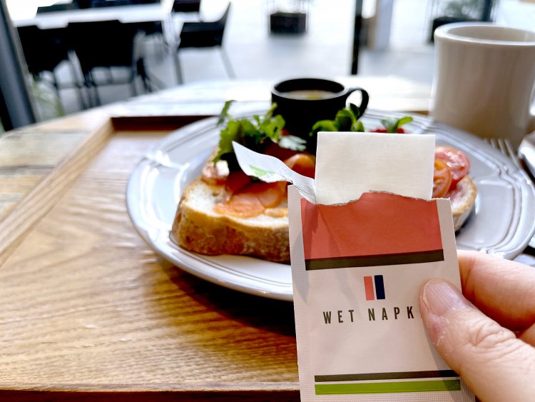 おしゃれなパッケージのウエットティッシュ。