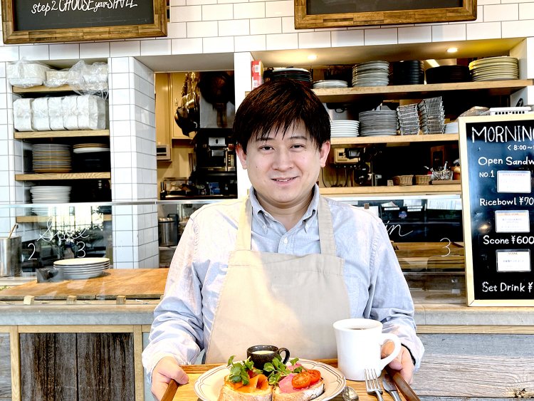 エクボが素敵な店長の林雄輔さん。