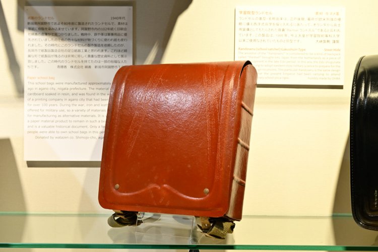 約80年前の紙製ランドセル。