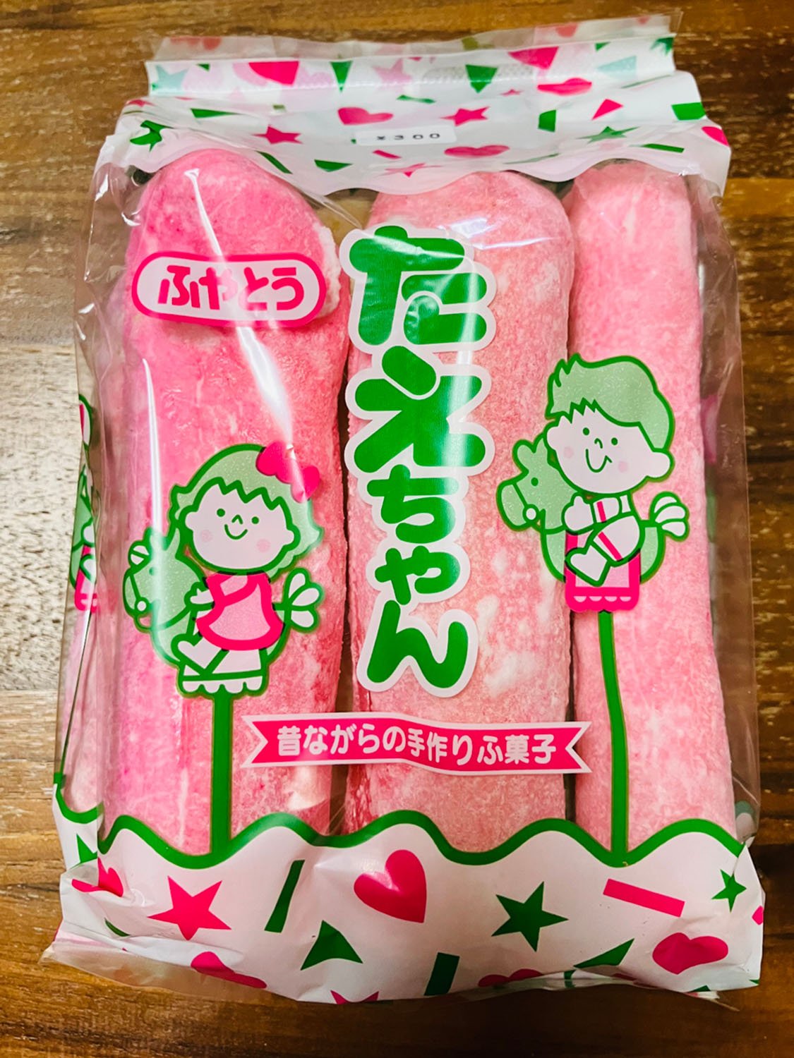 島田（静岡）の大井神社売店で購入した麩菓子。調べてみると、静岡近辺では麩菓子はピンク色をしているのが一般的らしい（麩屋藤商店）。