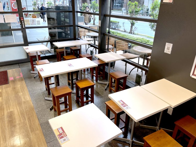 現地と同じイスを使用。