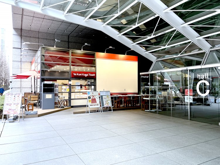 東京国際フォーラムホールCの入り口にあるから、待ち合わせにも便利。