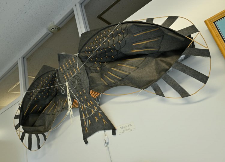 立体的な大田区の六郷トンビ凧。